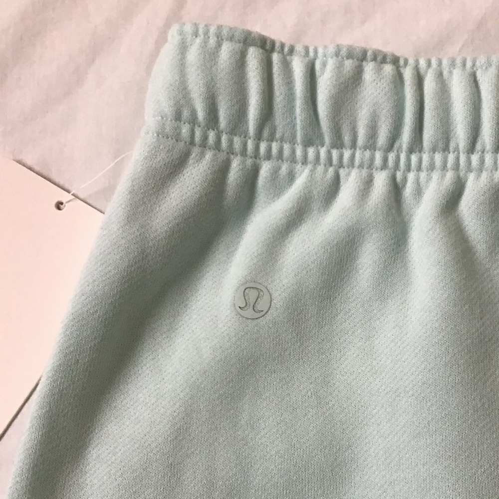 LuLuLemon sz XL Scuba Oversized Mid Rise Short 7” Graphic Mint Breeze NWT - Picture 6 of 6